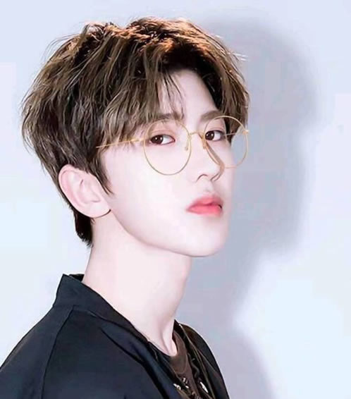 蔡徐坤高中畢業(yè)了嗎(蔡徐坤的老婆叫什么)