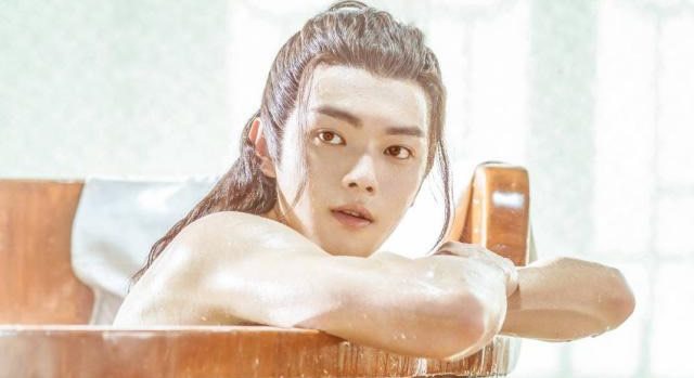 許凱前女友照片(許凱承認(rèn)的女朋友)