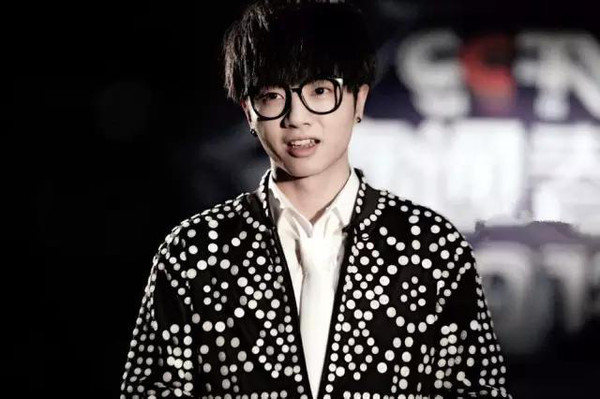 張碧晨華晨宇微博互關(guān)注(華晨宇怎么變樣了)