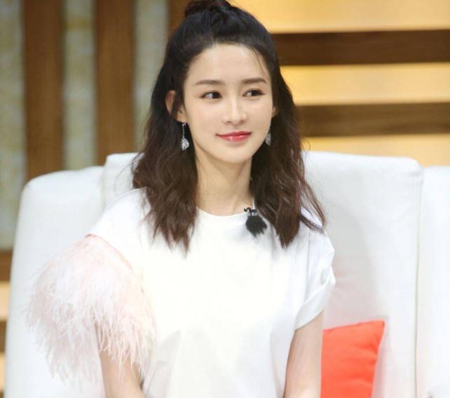 李一桐和李沁照片對(duì)比(李沁和李一桐是同一個(gè)人嗎)