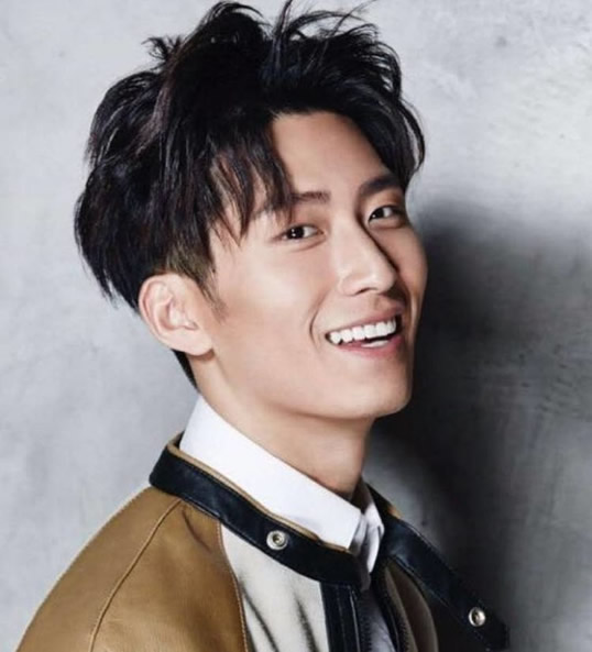 竇驍真的喜歡何超蓮嗎(竇驍李沁海上繁花吻戲)