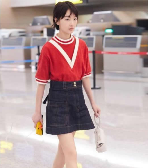 周冬雨林更新主演的電影里林更新說(周冬雨獲得的所有獎(jiǎng)項(xiàng))