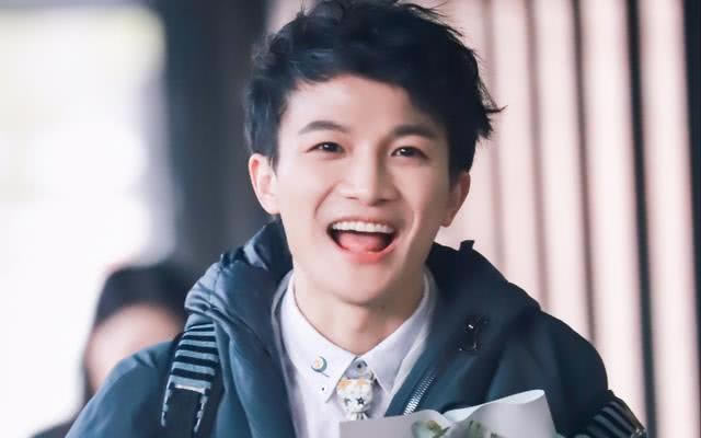 周深是男的還是女的(蒙面唱將周深唱了幾首歌)