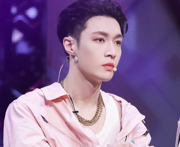 粉絲叫張藝興什么名字，張藝興哪個學校畢業(yè)的