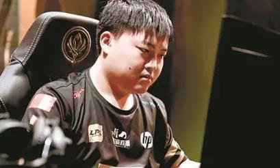 前電競職業(yè)選手uzi求婚成功,uzi是哪個(gè)站隊(duì)個(gè)人資料 前電競職業(yè)選手uzi求婚成功,uzi是哪個(gè)站隊(duì)個(gè)人資料